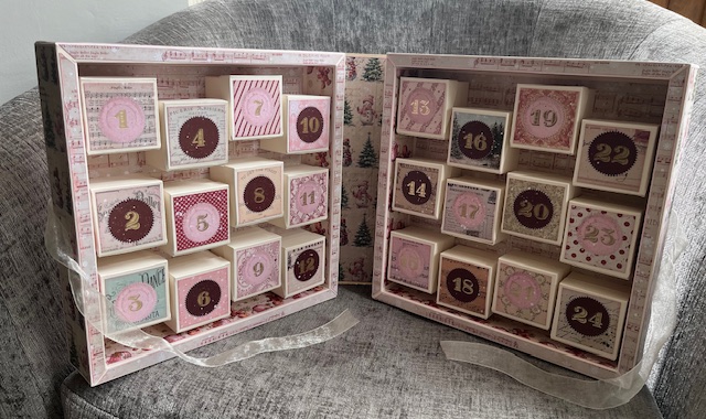 Dawn’s Fill YOUR own Advent Calendar SVG Version Online Workshop